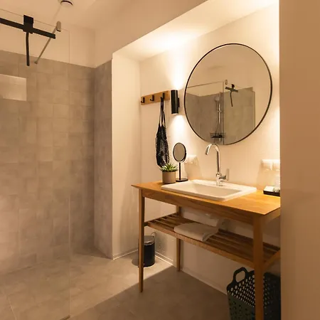 The Salt Vis A Vis Apartment *