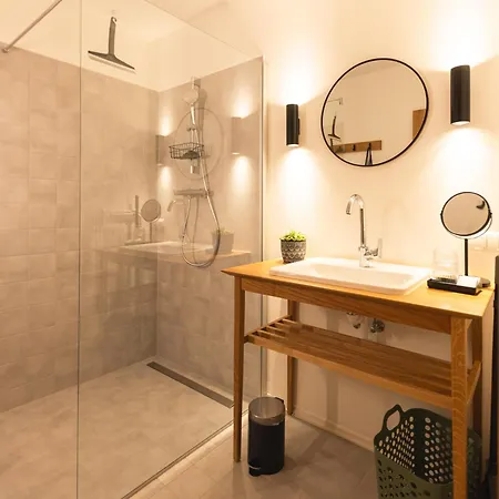 The Salt Vis A Vis *