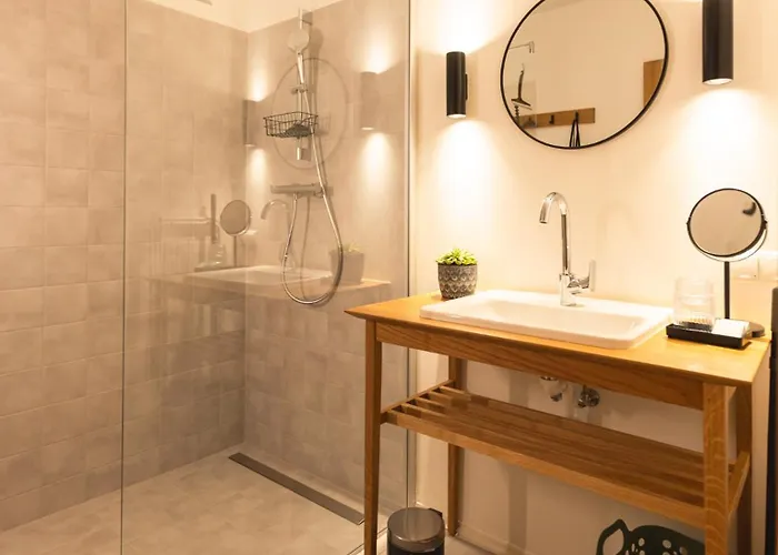 The Salt Vis A Vis *